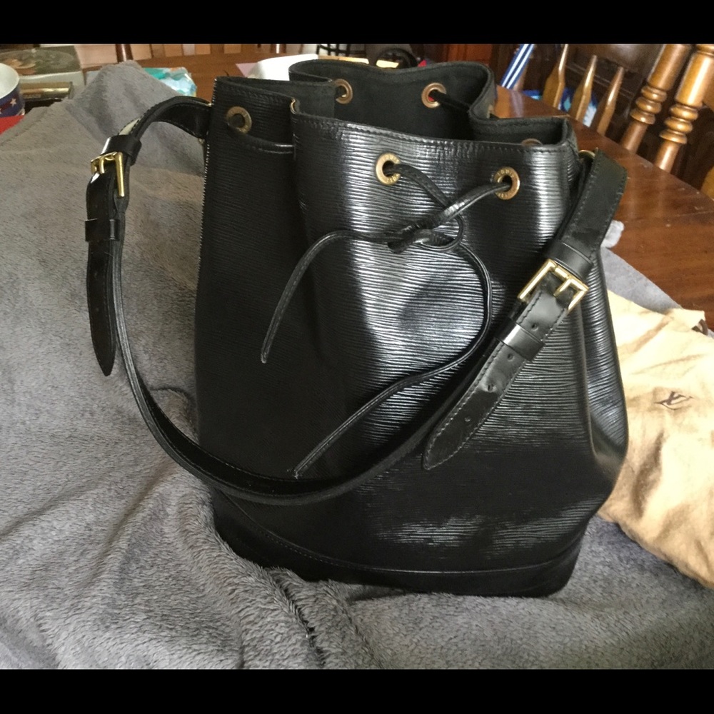 LOUIS VUITTON drawstring bucket Hobo